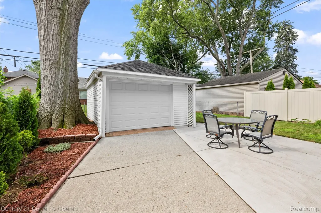 23035 Marlboro Street Dearborn City MI 48128