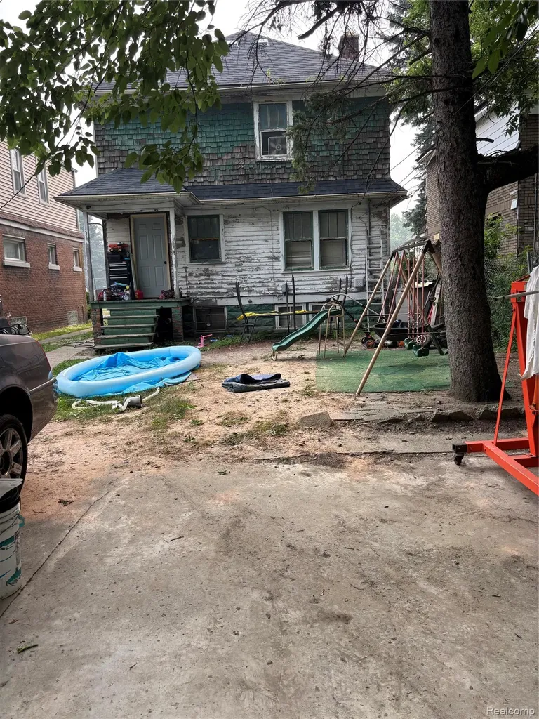 14971 Hartwell Street Detroit City MI 48227