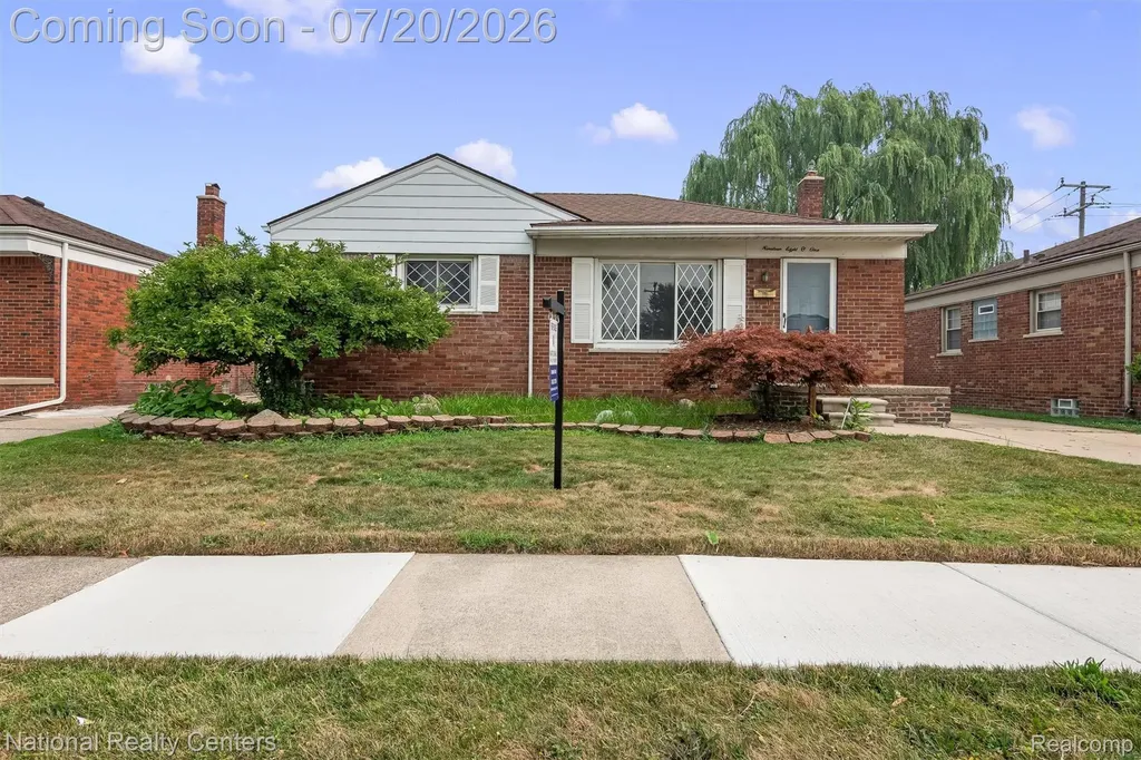 19801 Alger Street St. Clair Shores City MI 48080