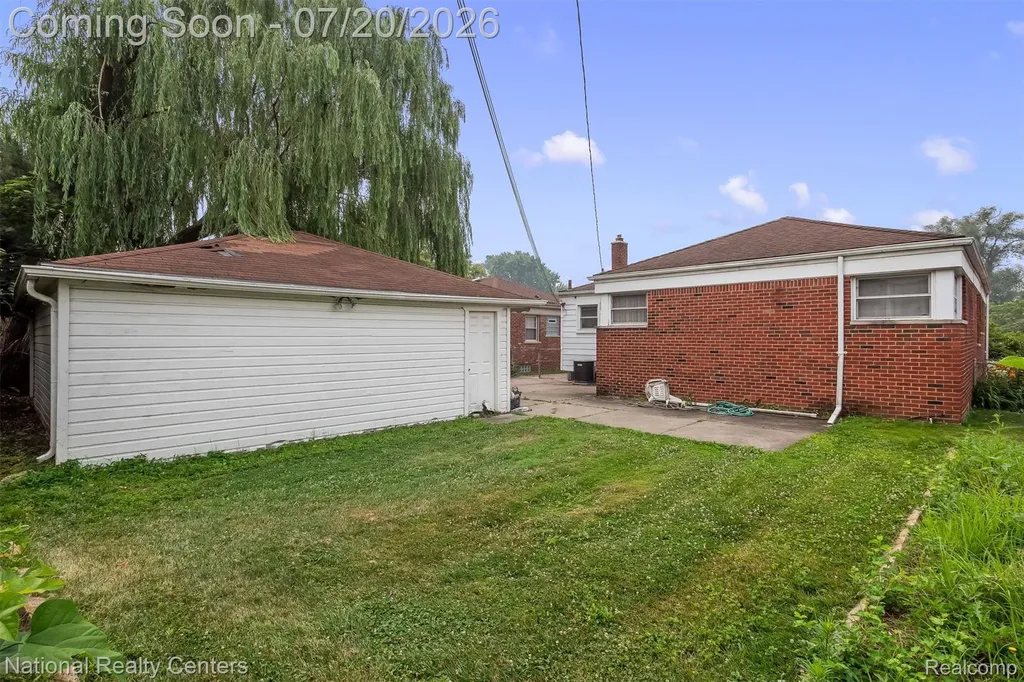 19801 Alger Street St. Clair Shores City MI 48080