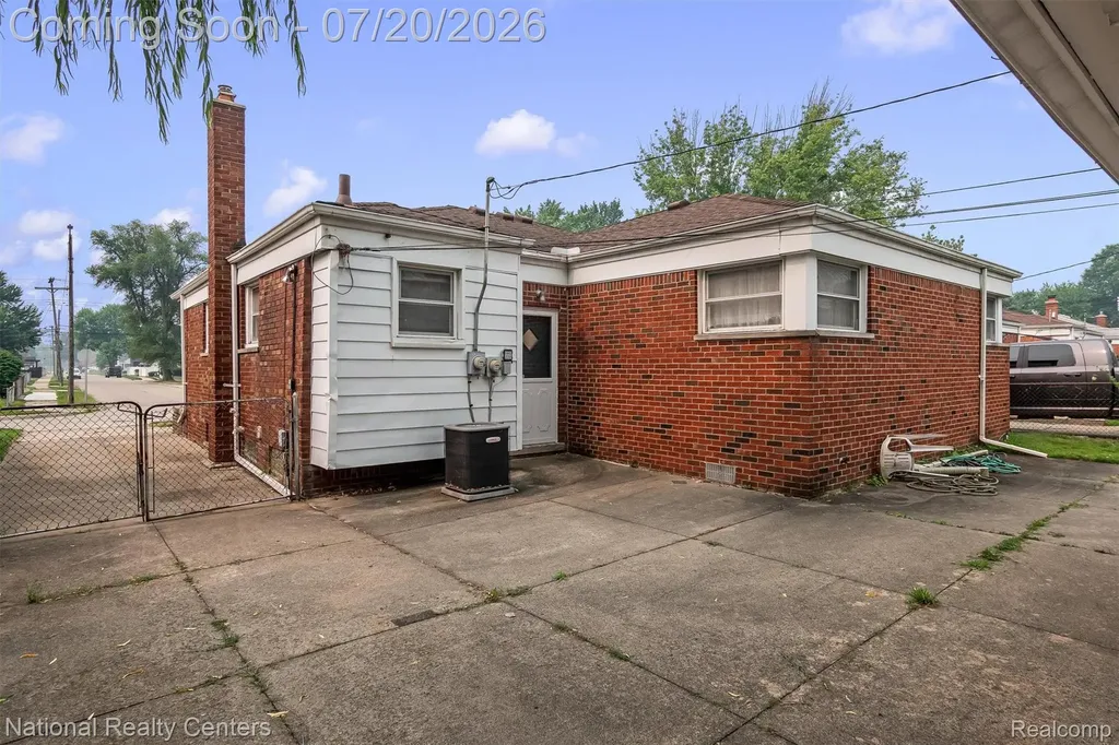 19801 Alger Street St. Clair Shores City MI 48080