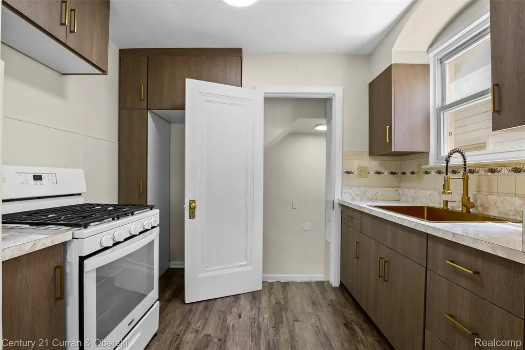 7910 Orchard Avenue Dearborn City MI 48126