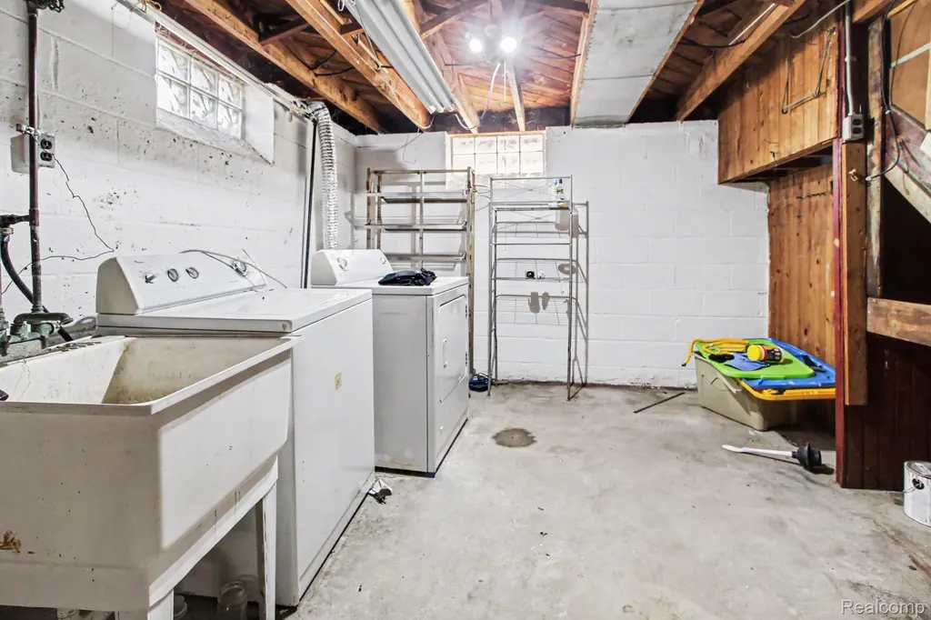 1548 Cleveland Avenue Lincoln Park City MI 48146
