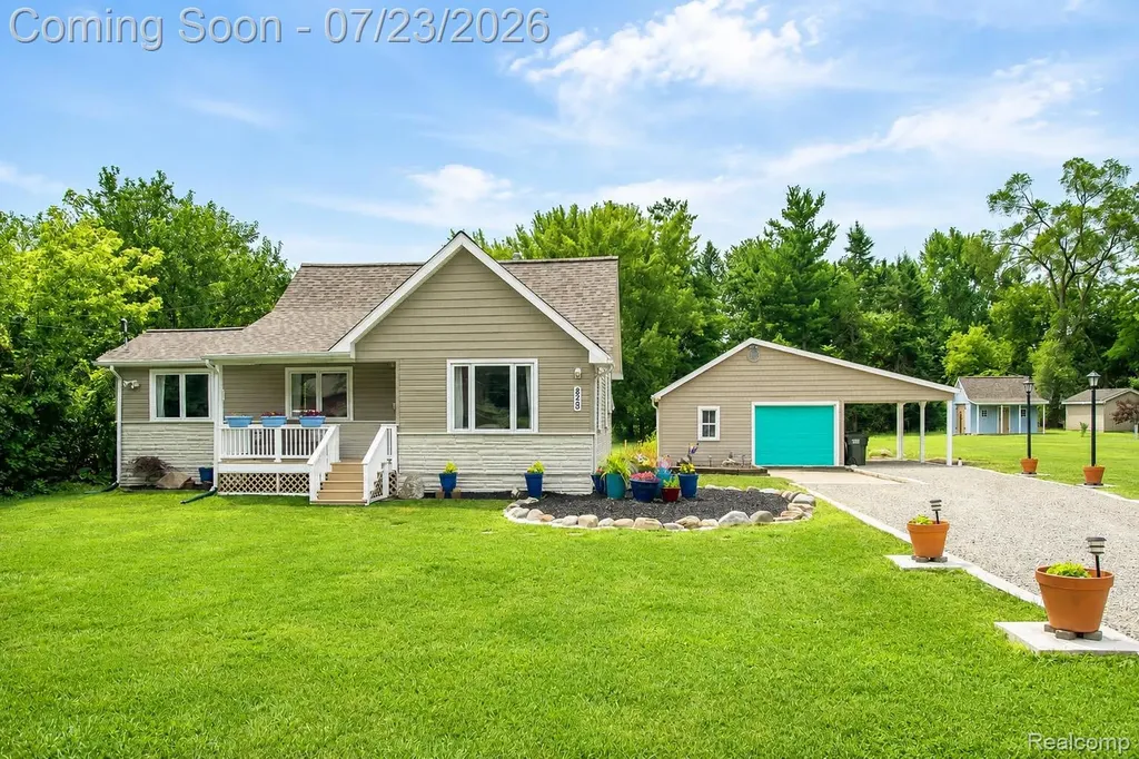 829 Francis Street Rochester Hills City MI 48307