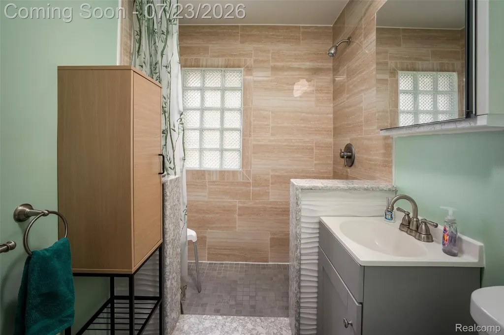 829 Francis Street Rochester Hills City MI 48307