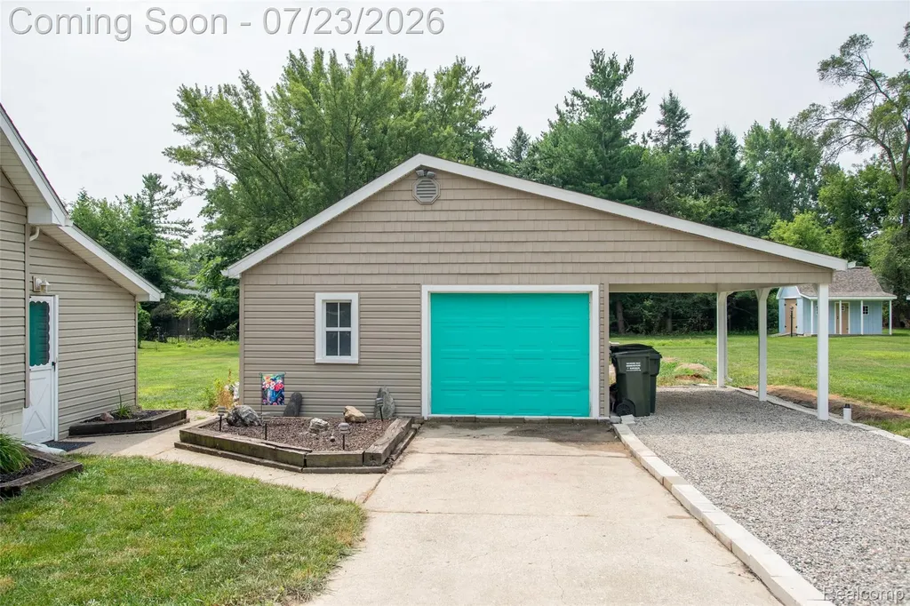 829 Francis Street Rochester Hills City MI 48307