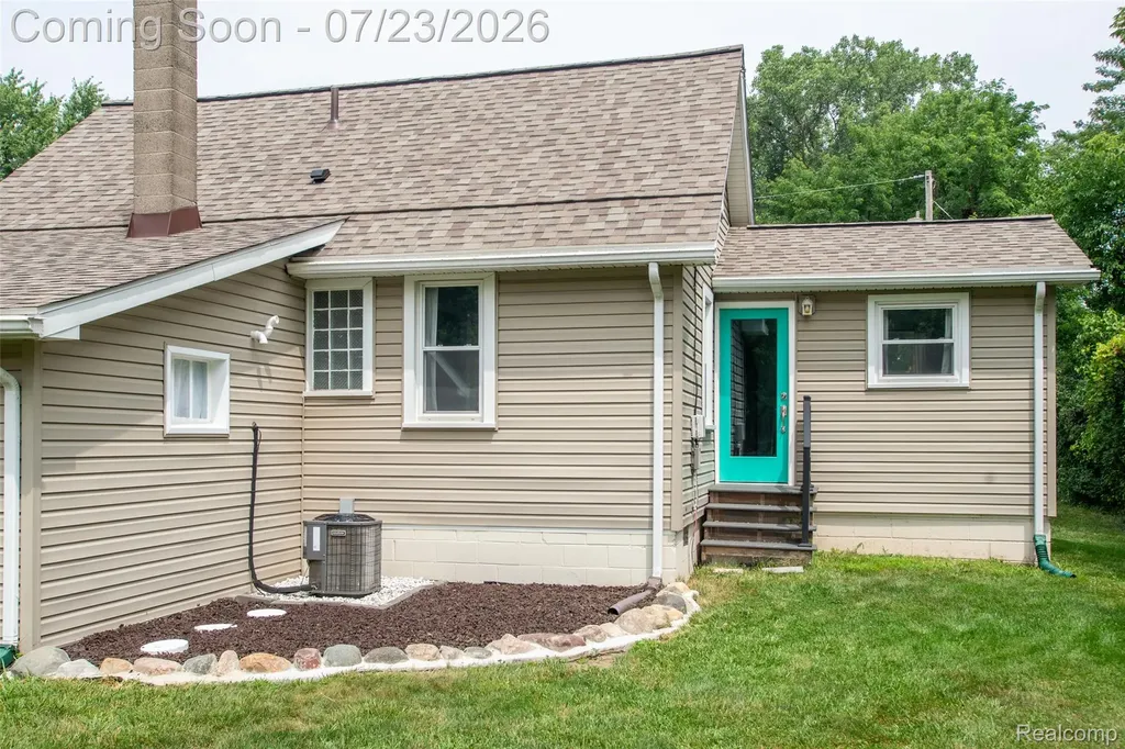 829 Francis Street Rochester Hills City MI 48307