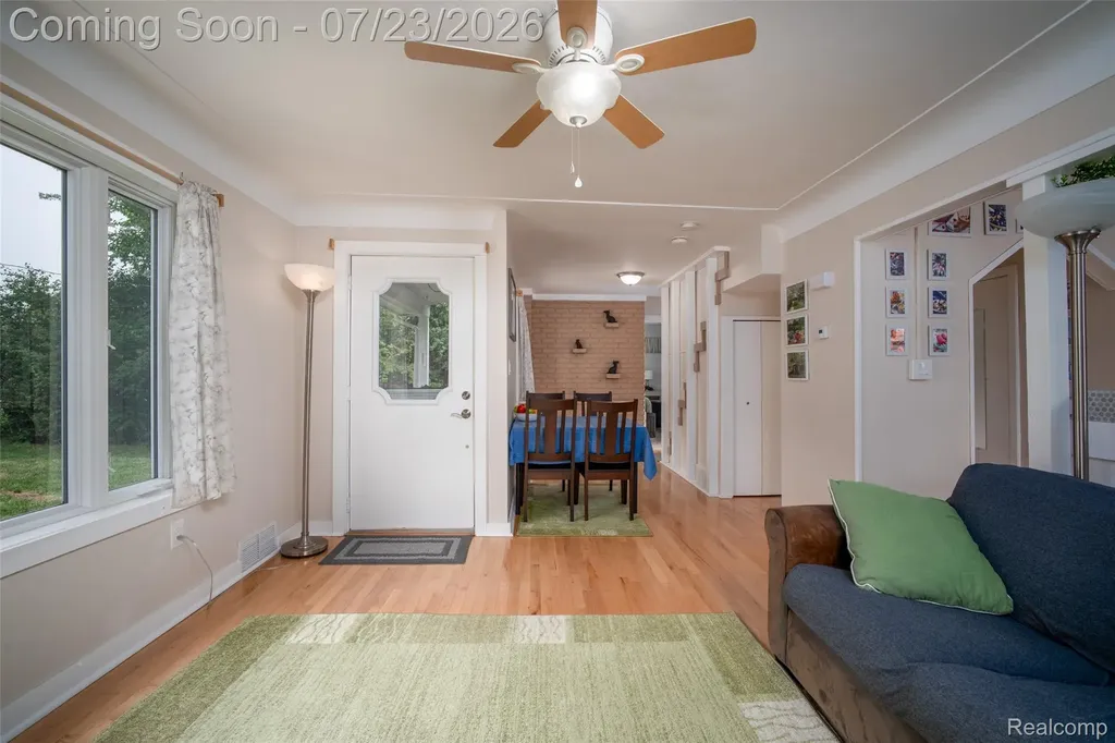 829 Francis Street Rochester Hills City MI 48307