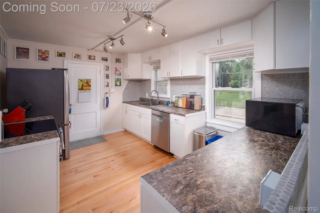 829 Francis Street Rochester Hills City MI 48307