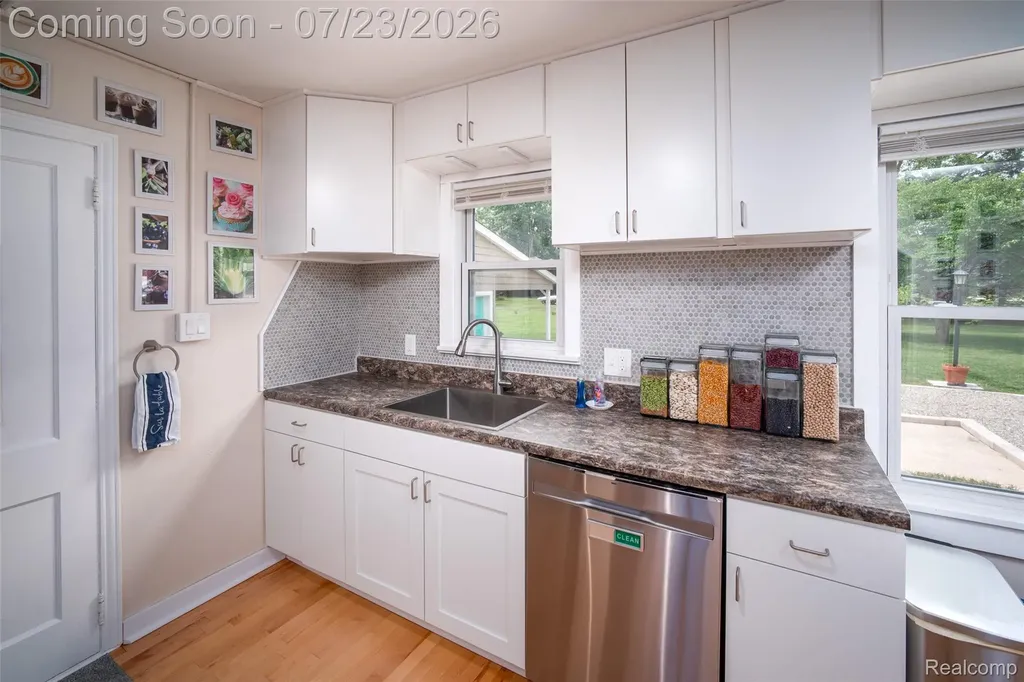 829 Francis Street Rochester Hills City MI 48307
