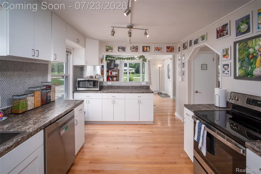 829 Francis Street Rochester Hills City MI 48307