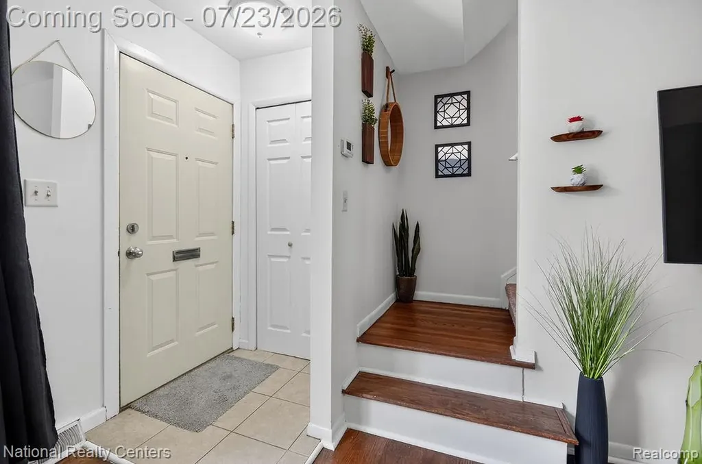 29226 Tessmer Court Madison Heights City MI 48071