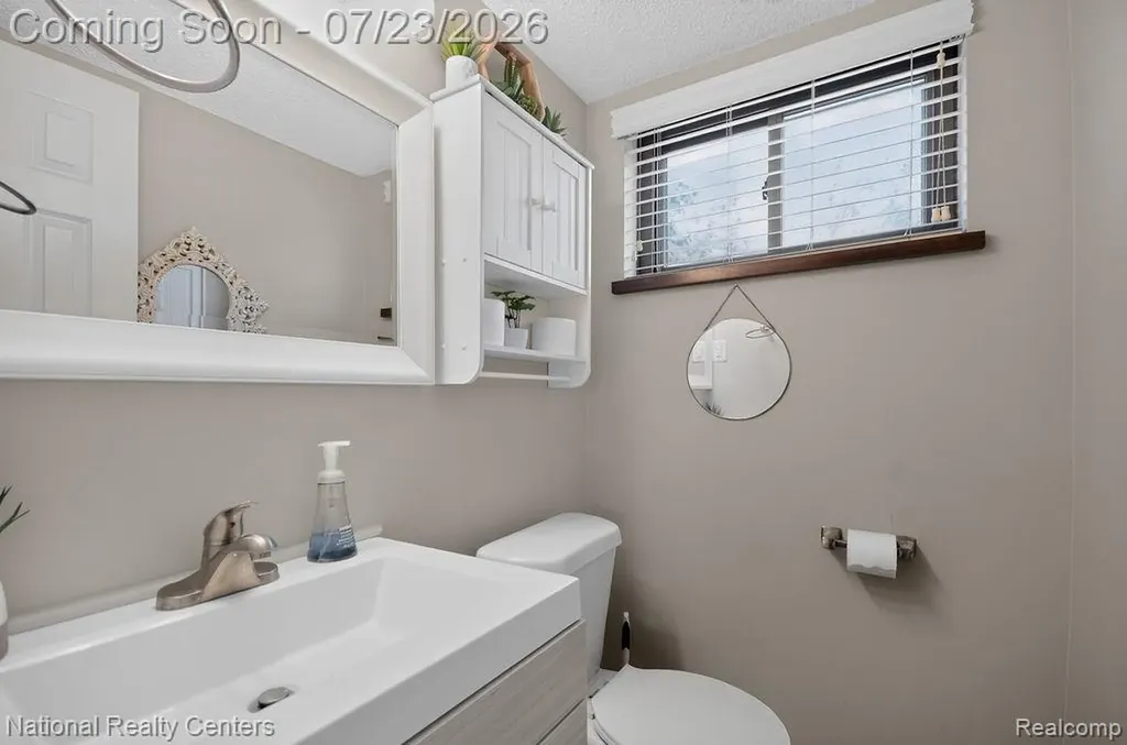29226 Tessmer Court Madison Heights City MI 48071