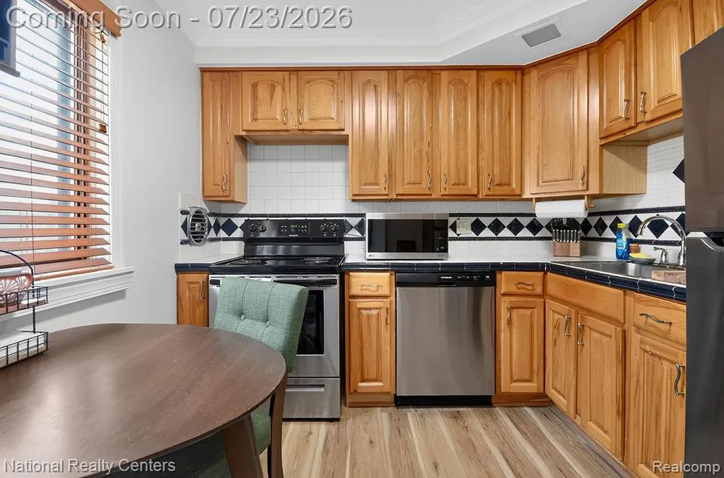 29226 Tessmer Court Madison Heights City MI 48071