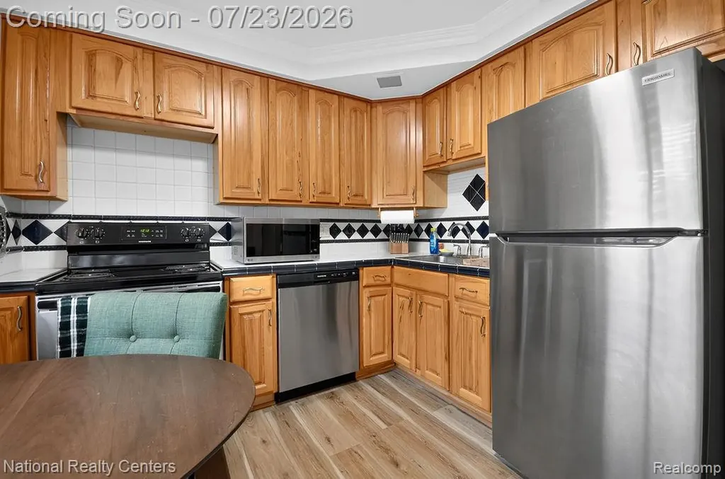 29226 Tessmer Court Madison Heights City MI 48071