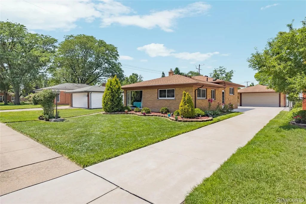 14123 Foch Street Livonia City MI 48154