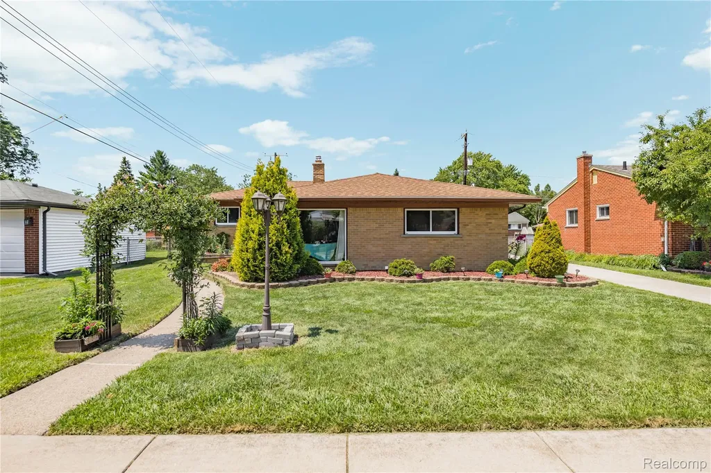 14123 Foch Street Livonia City MI 48154