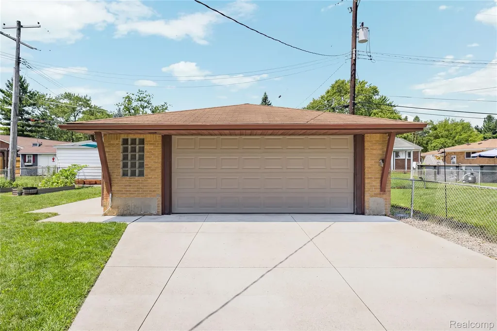 14123 Foch Street Livonia City MI 48154