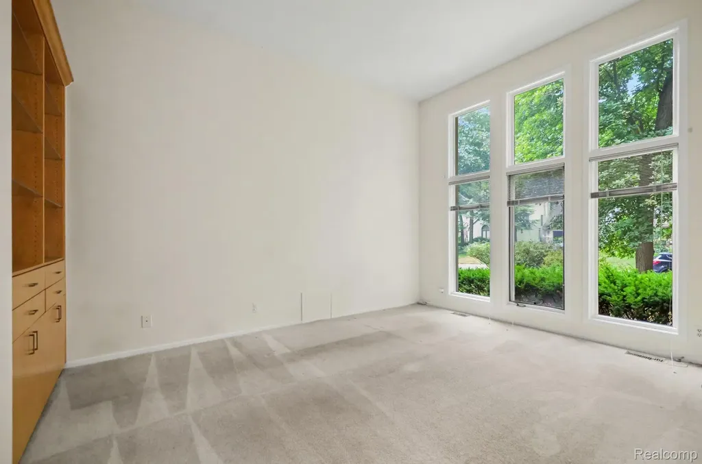 6329 Mission Drive West Bloomfield Charter Township MI 48324