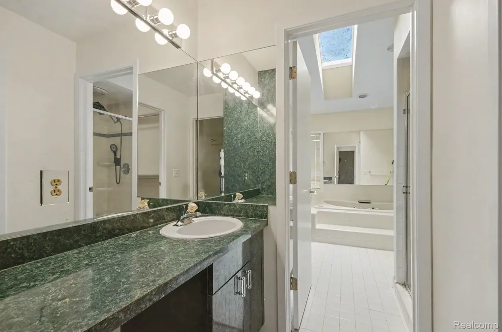 6329 Mission Drive West Bloomfield Charter Township MI 48324