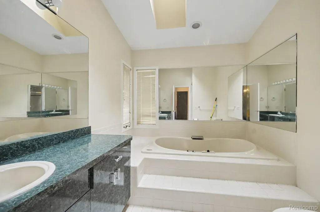 6329 Mission Drive West Bloomfield Charter Township MI 48324