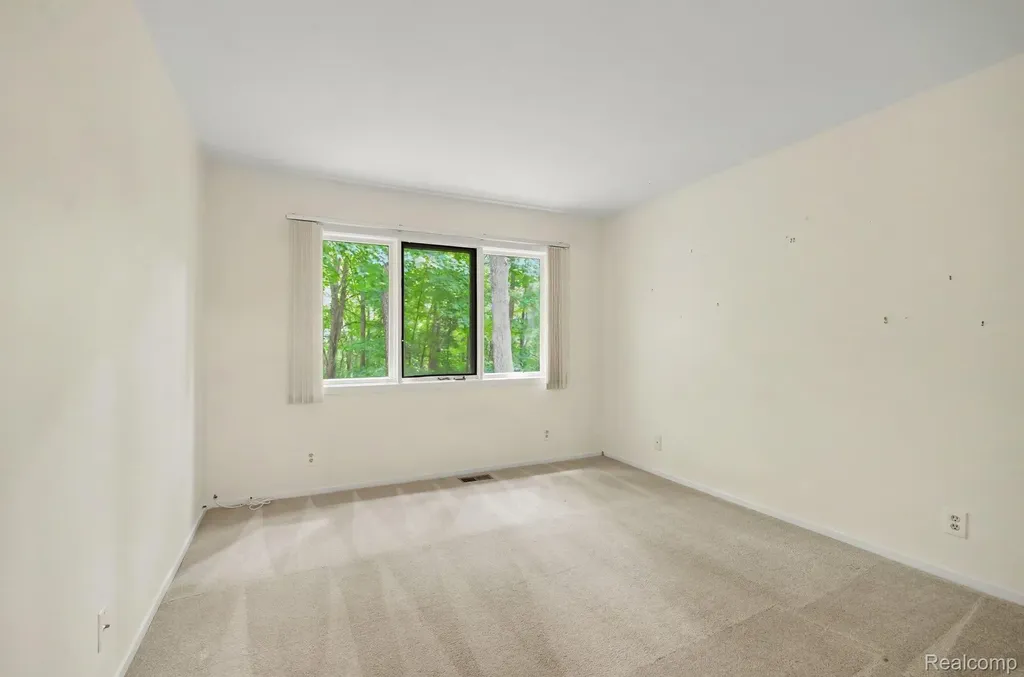 6329 Mission Drive West Bloomfield Charter Township MI 48324