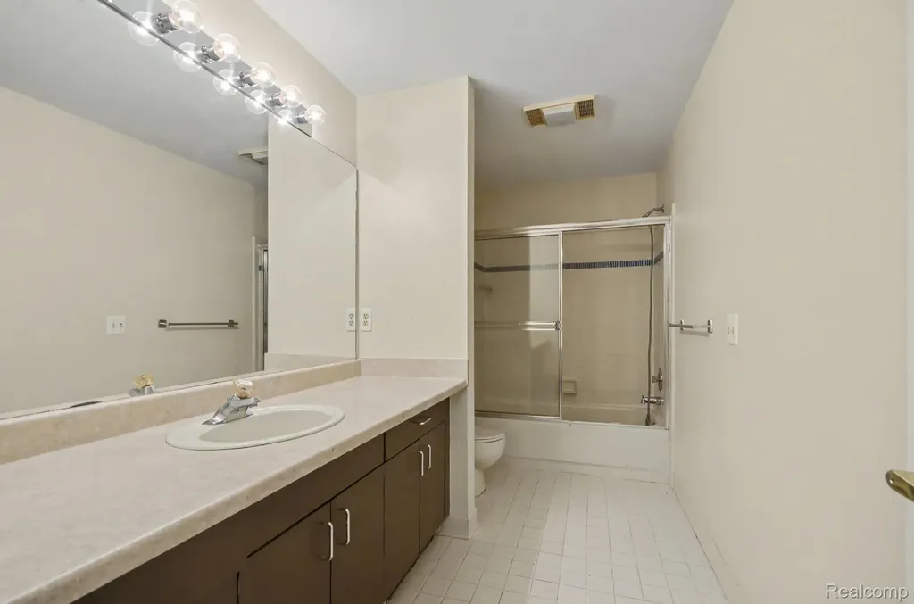 6329 Mission Drive West Bloomfield Charter Township MI 48324