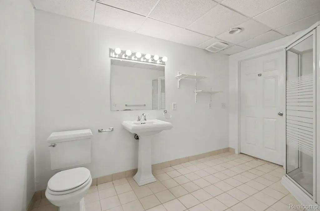 6329 Mission Drive West Bloomfield Charter Township MI 48324