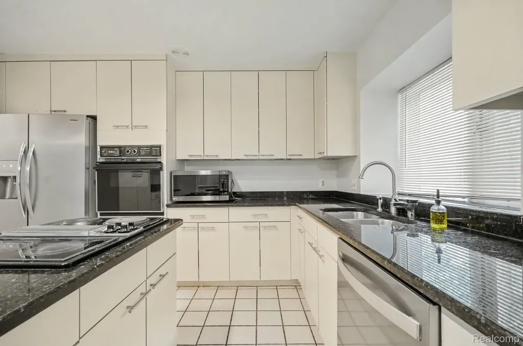 6329 Mission Drive West Bloomfield Charter Township MI 48324