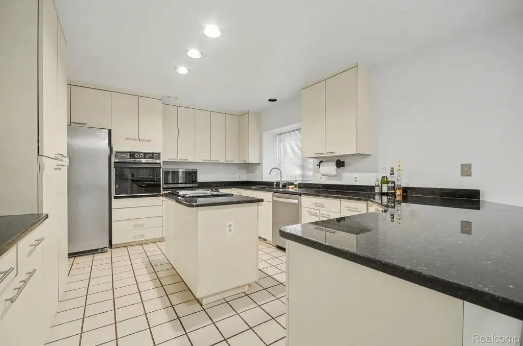 6329 Mission Drive West Bloomfield Charter Township MI 48324