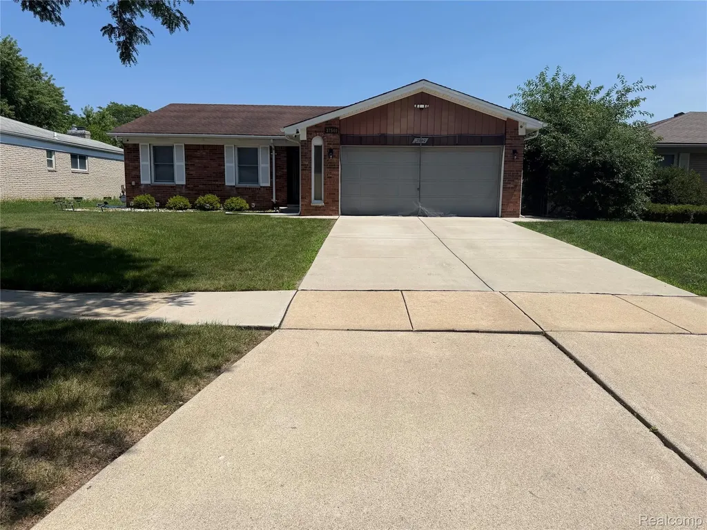 37540 Rosebush Street Sterling Heights City MI 48310