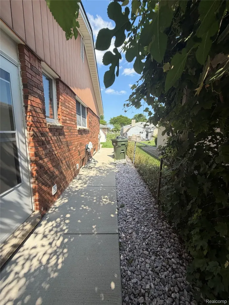 37540 Rosebush Street Sterling Heights City MI 48310