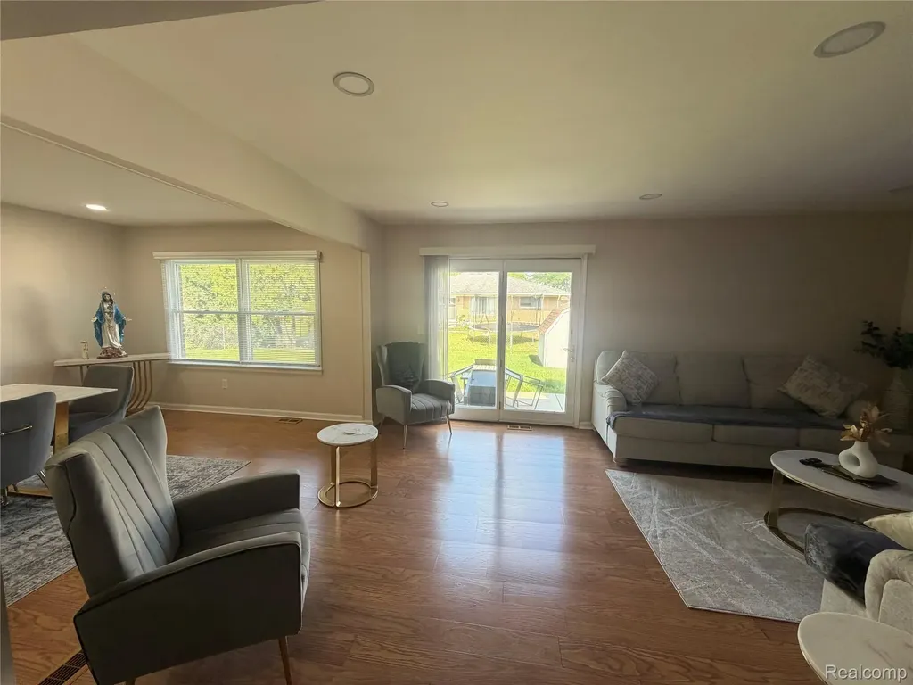 37540 Rosebush Street Sterling Heights City MI 48310