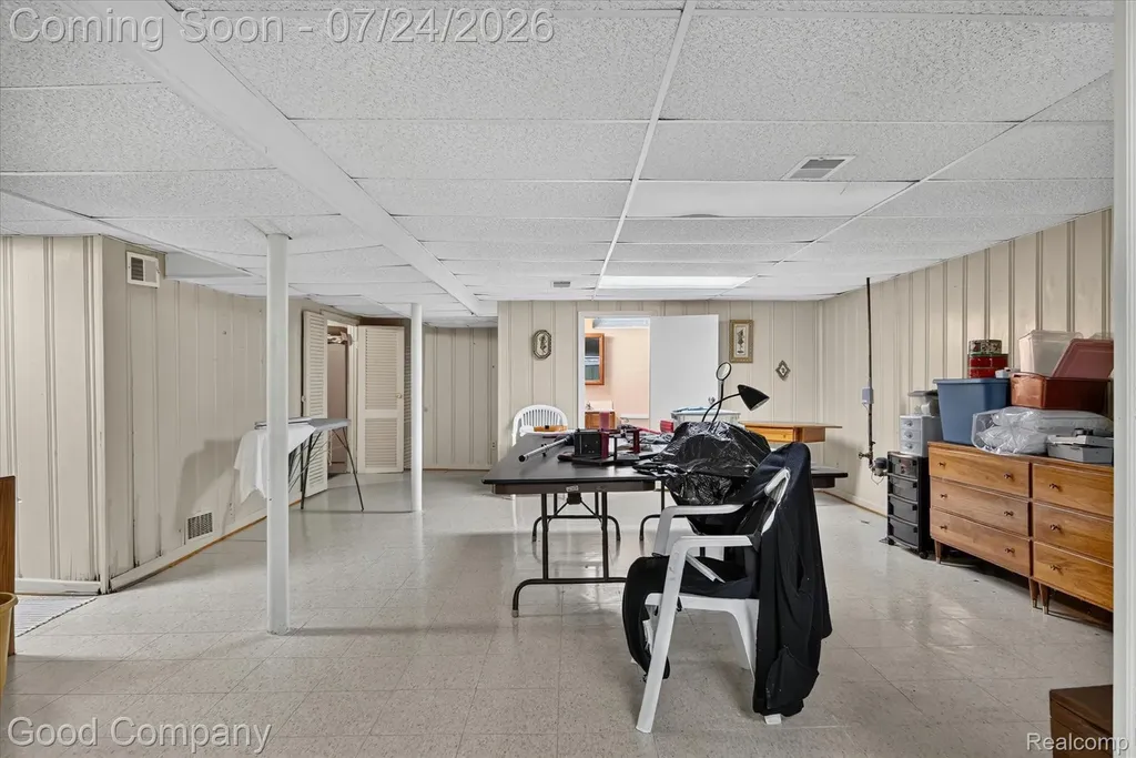 25719 San Rosa Drive St. Clair Shores City MI 48081