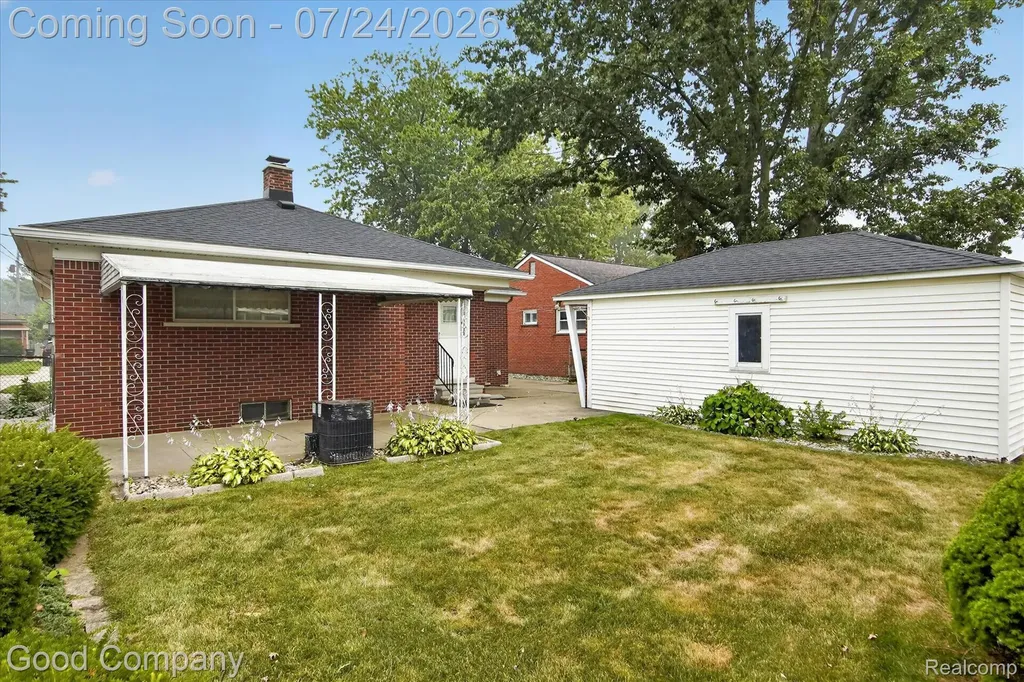 25719 San Rosa Drive St. Clair Shores City MI 48081