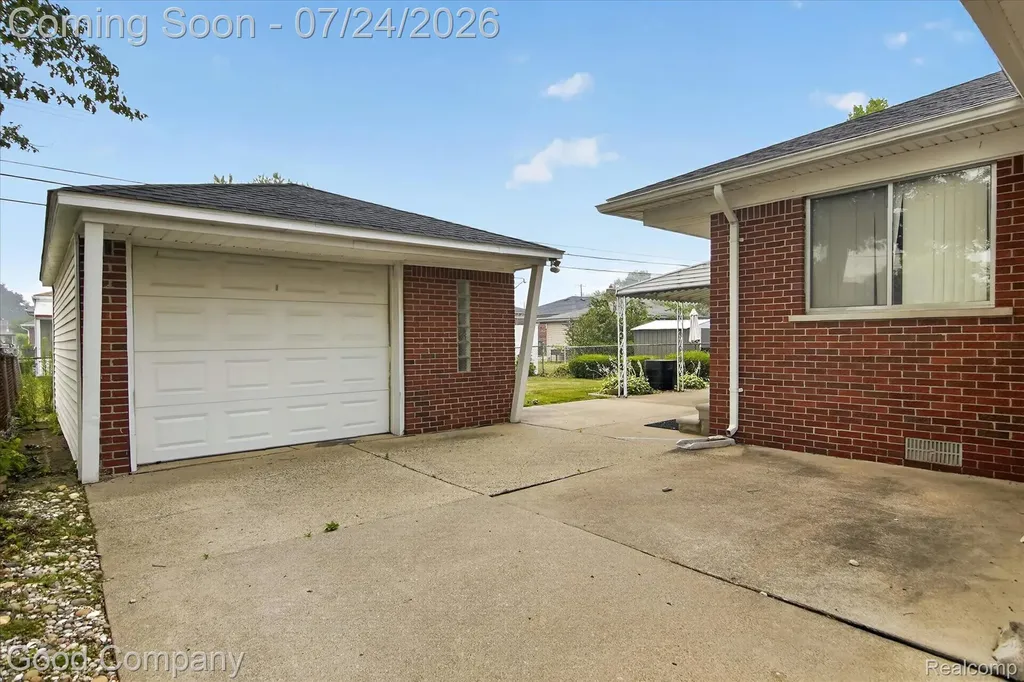 25719 San Rosa Drive St. Clair Shores City MI 48081
