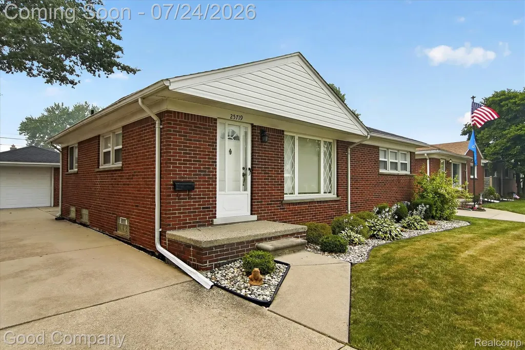 25719 San Rosa Drive St. Clair Shores City MI 48081