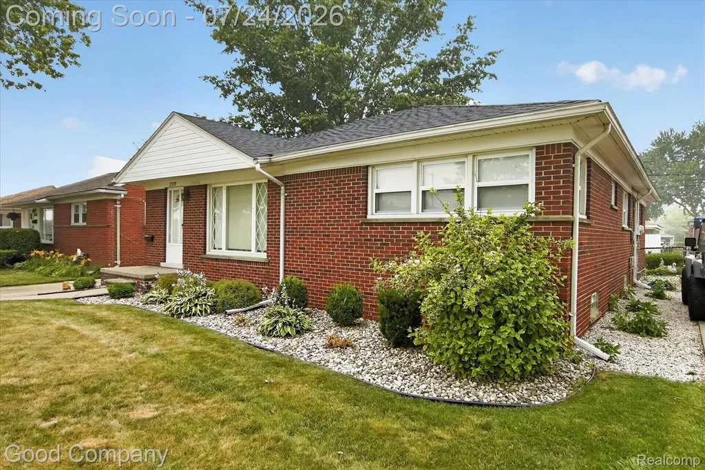 25719 San Rosa Drive St. Clair Shores City MI 48081