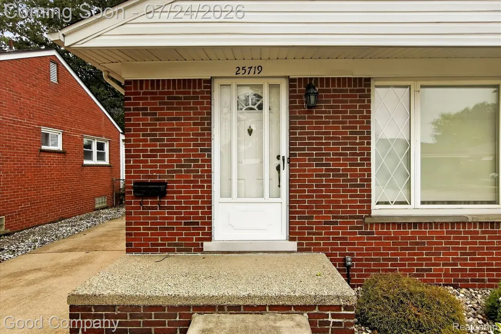25719 San Rosa Drive St. Clair Shores City MI 48081