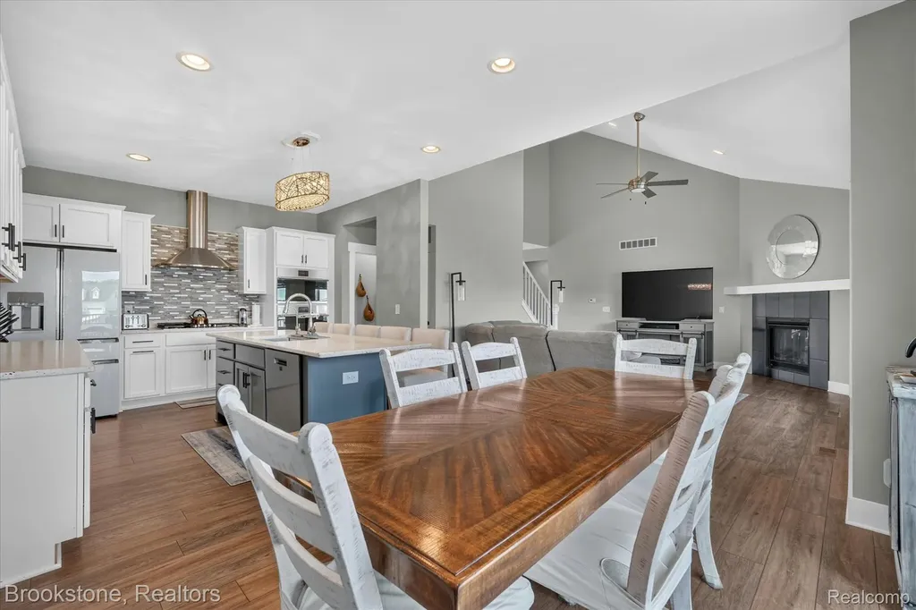 9830 Loretta Lane Green Oak Township MI 48178