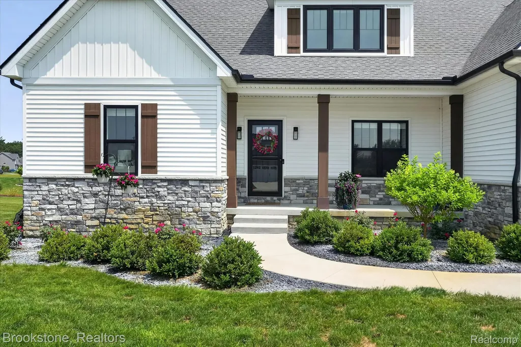 9830 Loretta Lane Green Oak Township MI 48178