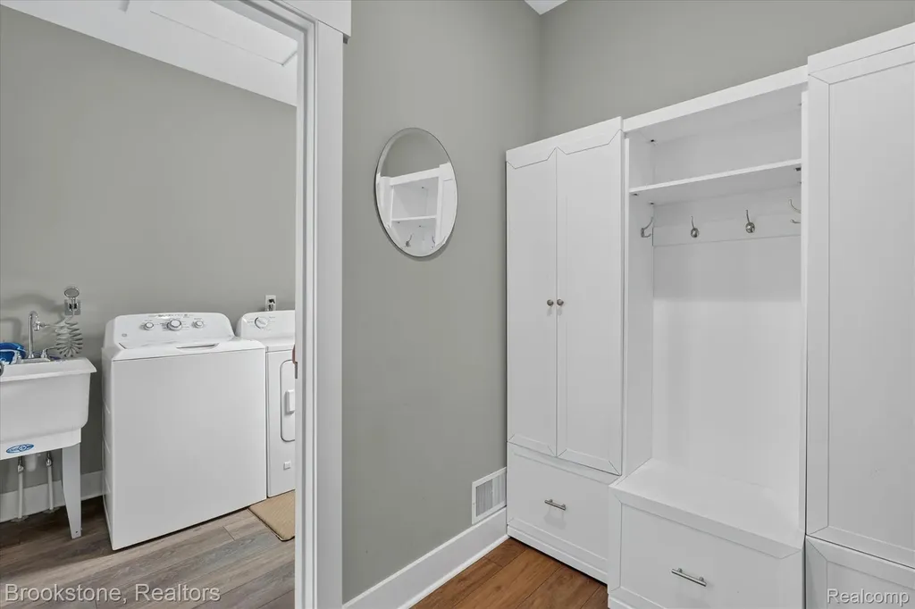 9830 Loretta Lane Green Oak Township MI 48178