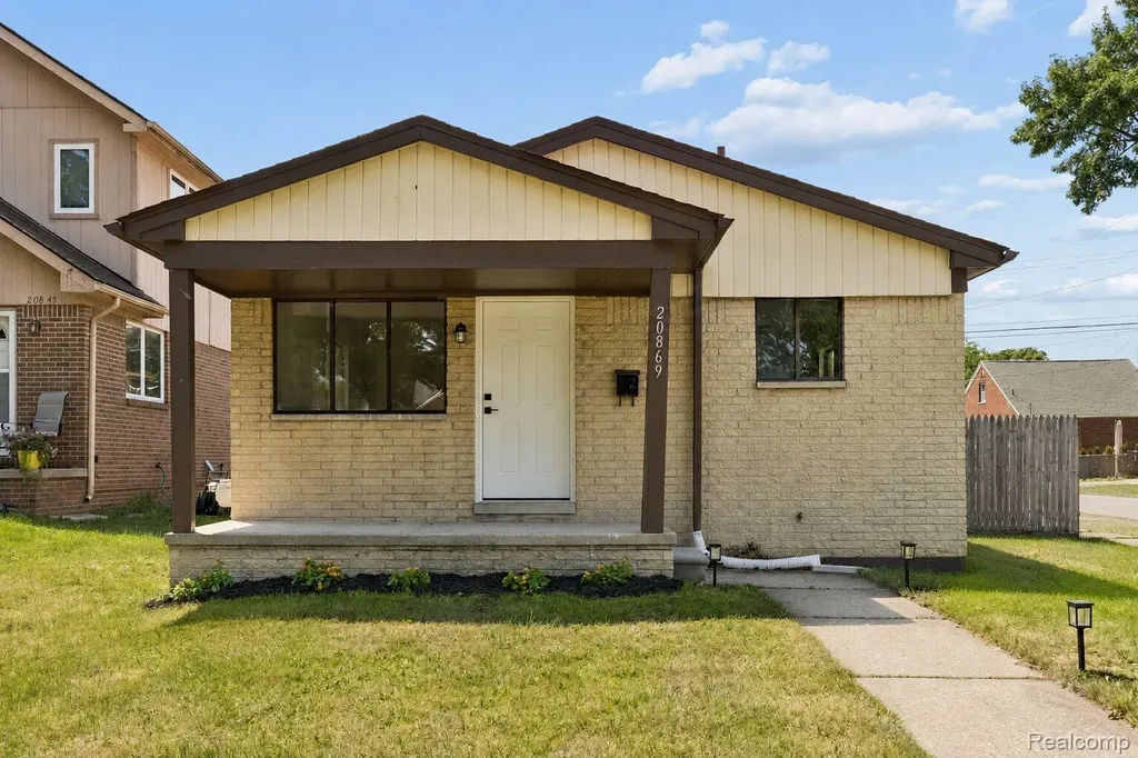 20869 Panama Street Warren City MI 48091