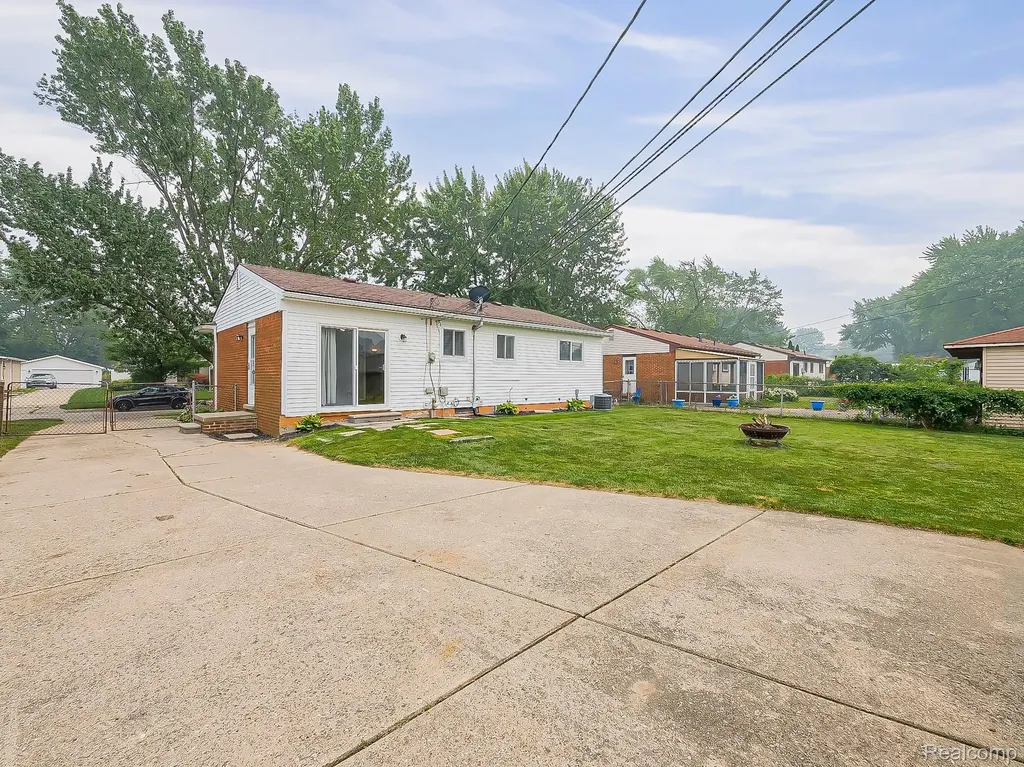 35725 Griswald Street Clinton Charter Township MI 48035