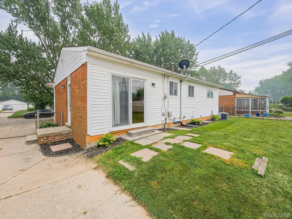 35725 Griswald Street Clinton Charter Township MI 48035