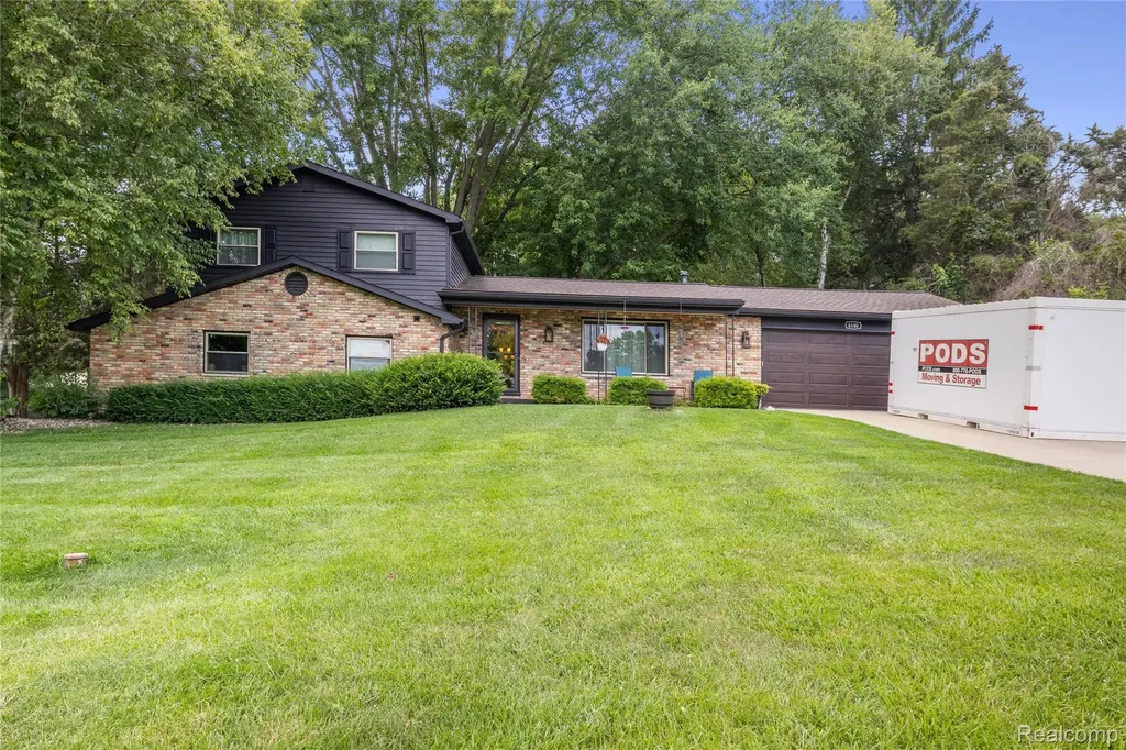 6180 Meyer Avenue Green Oak Township MI 48116