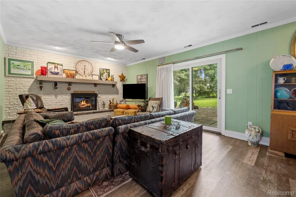 6180 Meyer Avenue Green Oak Township MI 48116