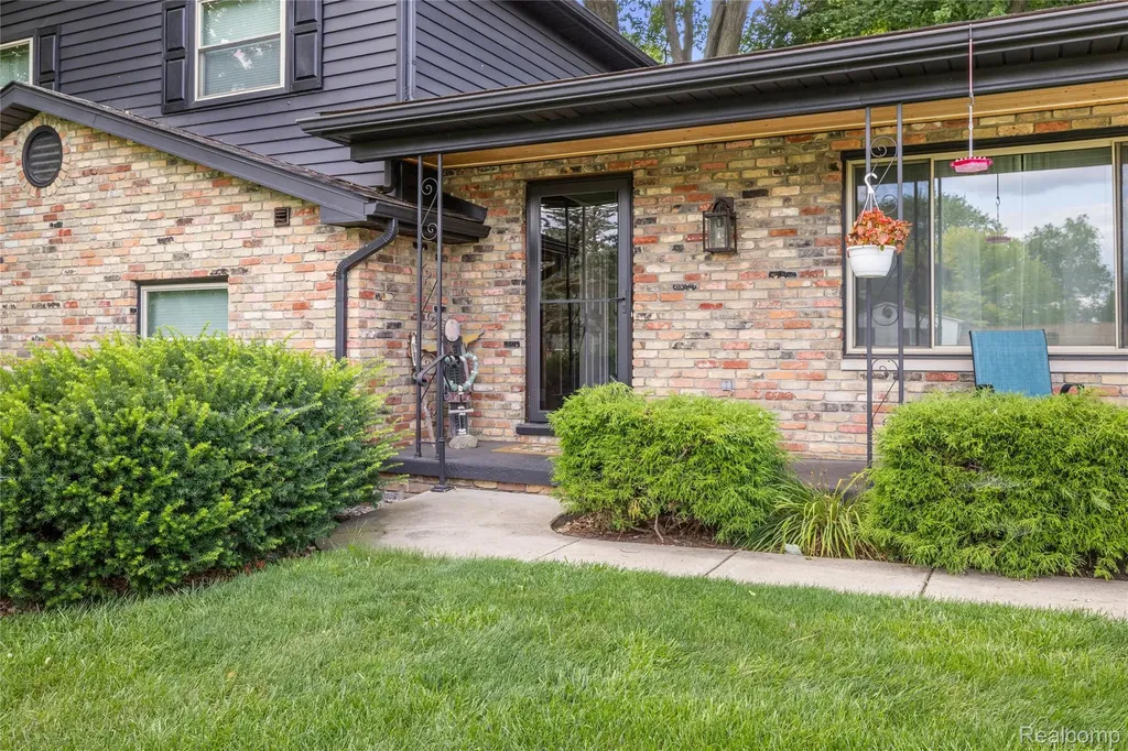 6180 Meyer Avenue Green Oak Township MI 48116