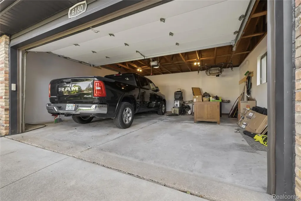 6180 Meyer Avenue Green Oak Township MI 48116
