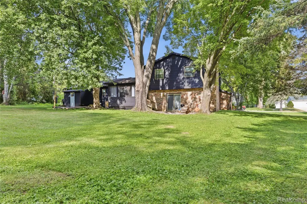 6180 Meyer Avenue Green Oak Township MI 48116